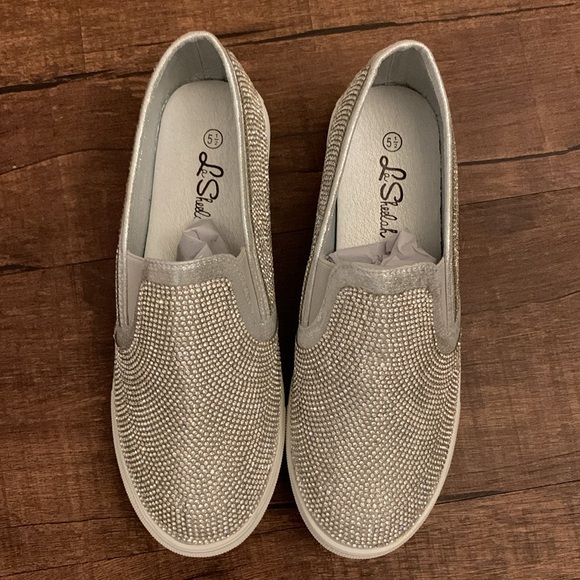 🆕La Sheelah silver sparkle slip-on - Picture 2 of 9
